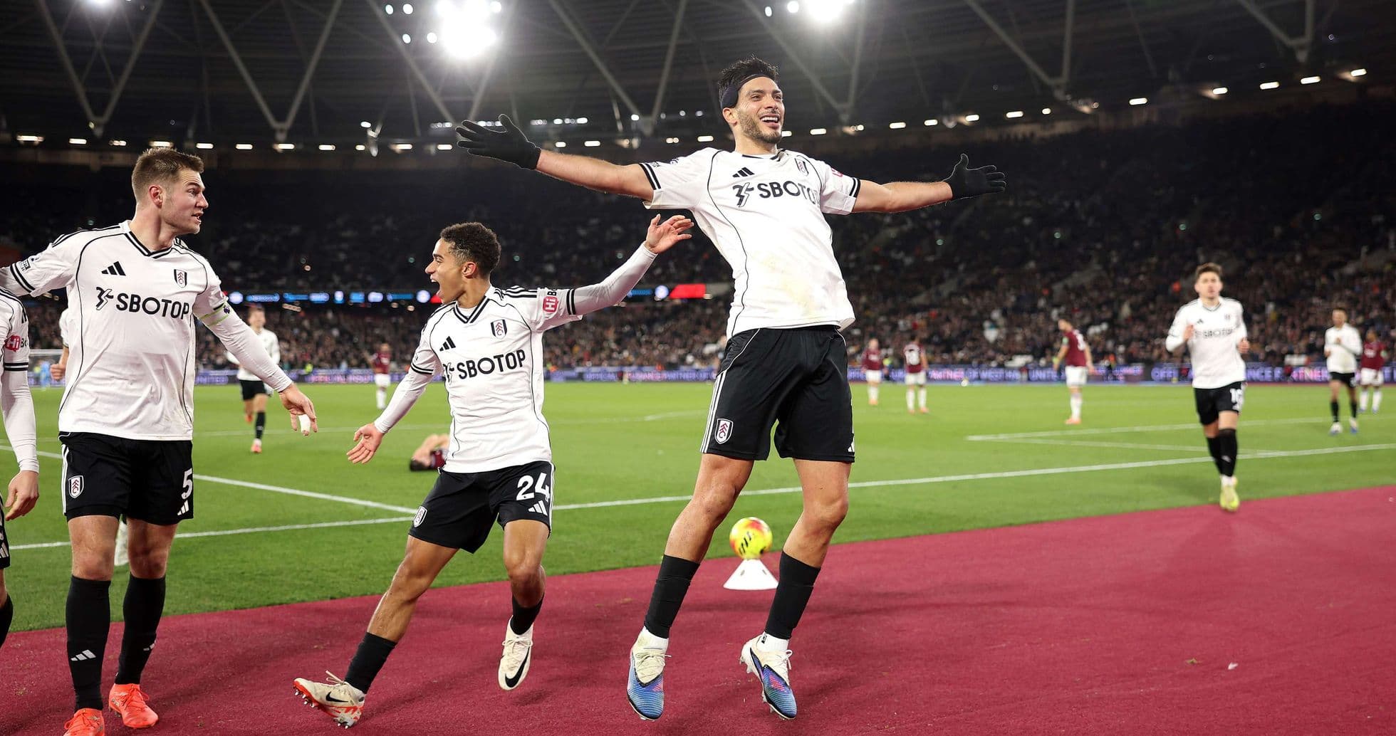 Jugadores de Fulham celebrando un gol
