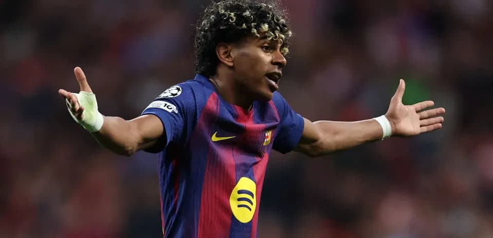 Jugador de Barcelona gesticulando durante el partido