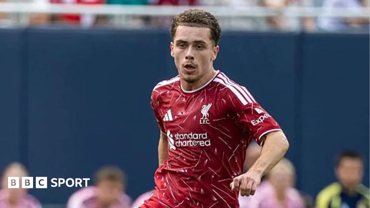 Jugador de Liverpool corriendo durante un partido