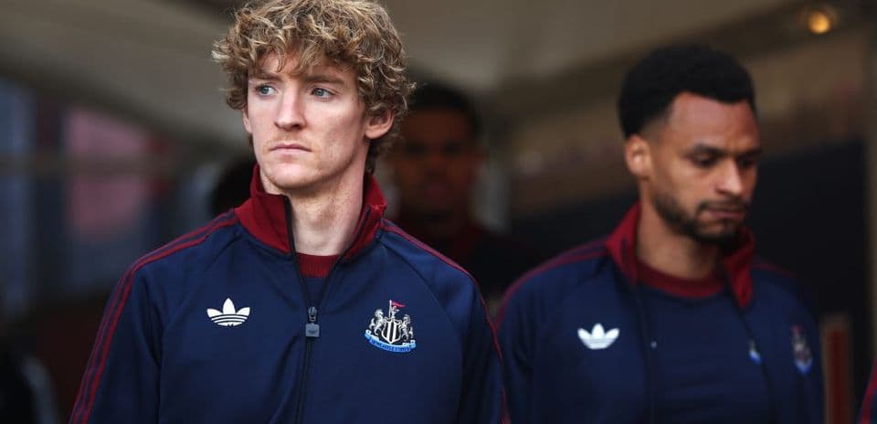 Jugadores de Newcastle United saliendo del túnel