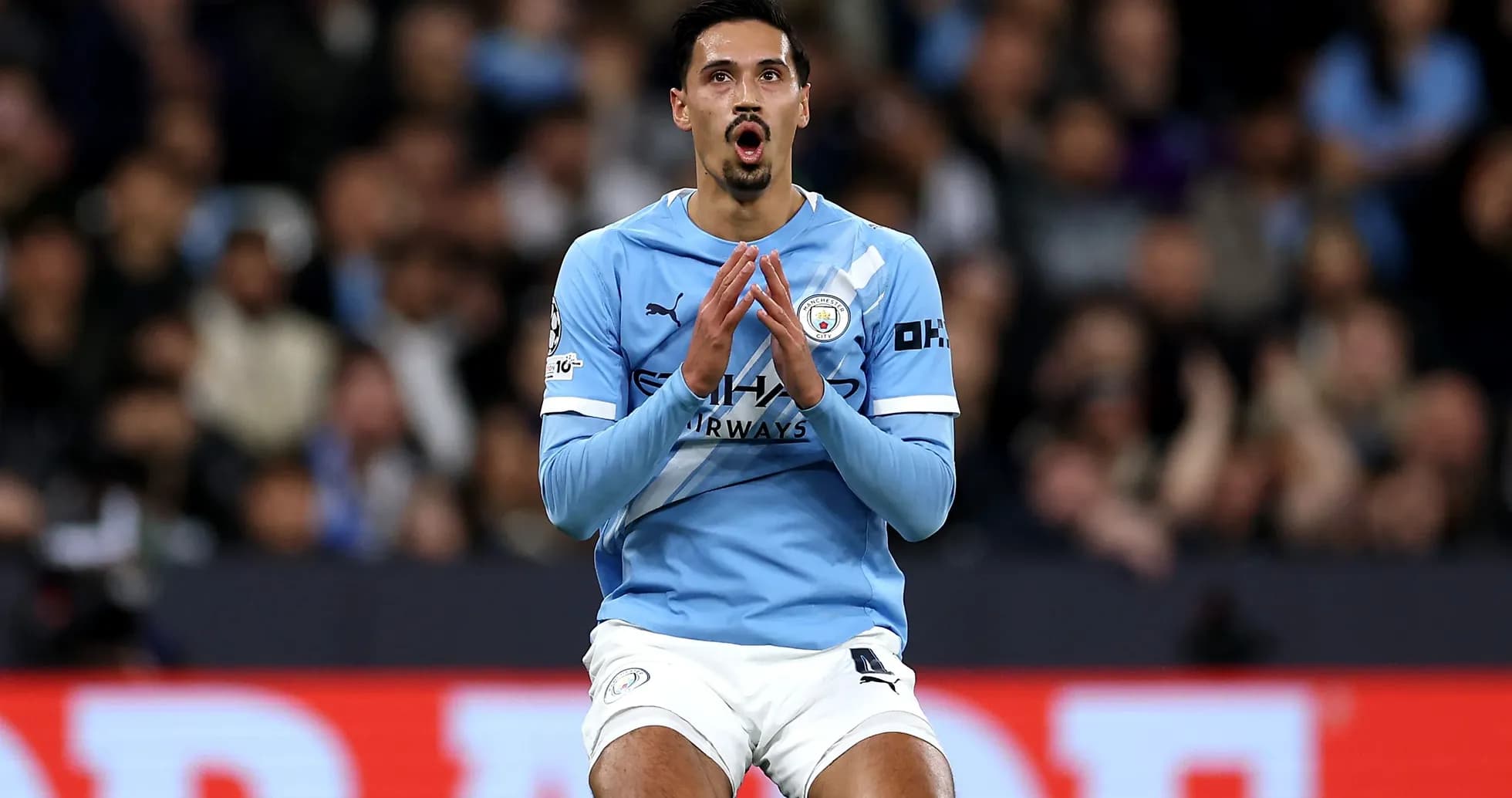Jugador de Manchester City en acción durante el partido