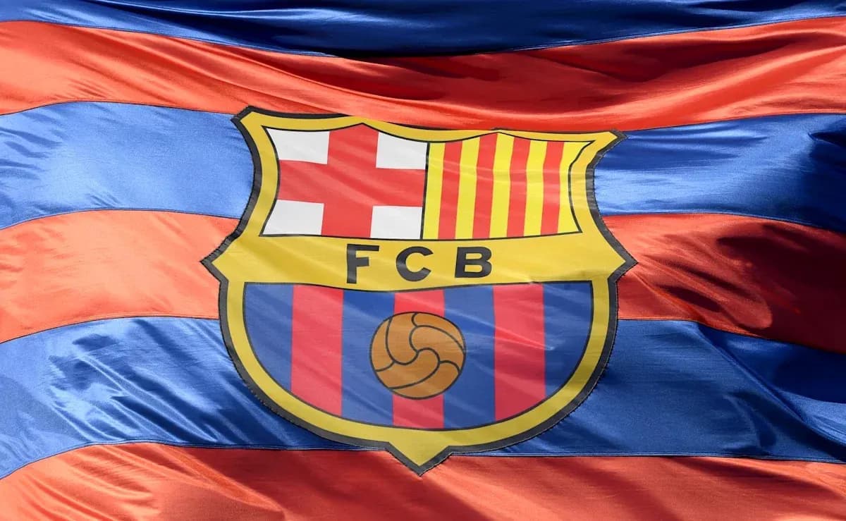 Bandera del FC Barcelona con su escudo