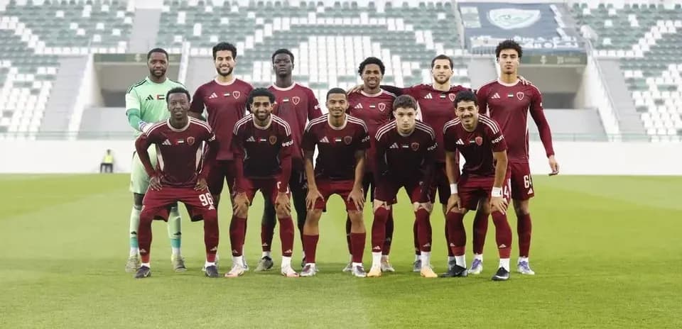 Equipo de Al Wahda U23 en el campo