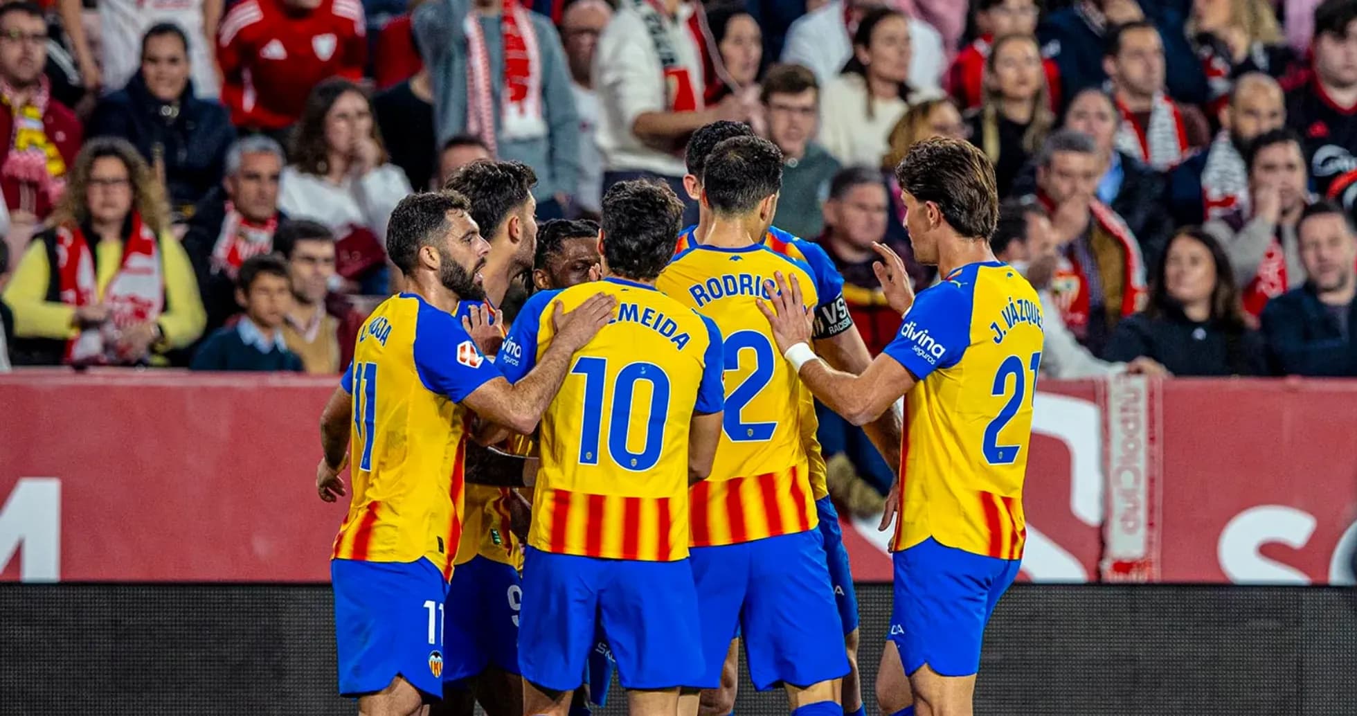 Jugadores del Valencia celebrando un gol