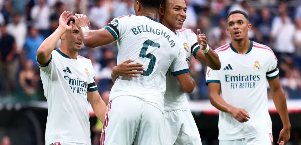 Jugadores de Real Madrid celebrando un gol juntos