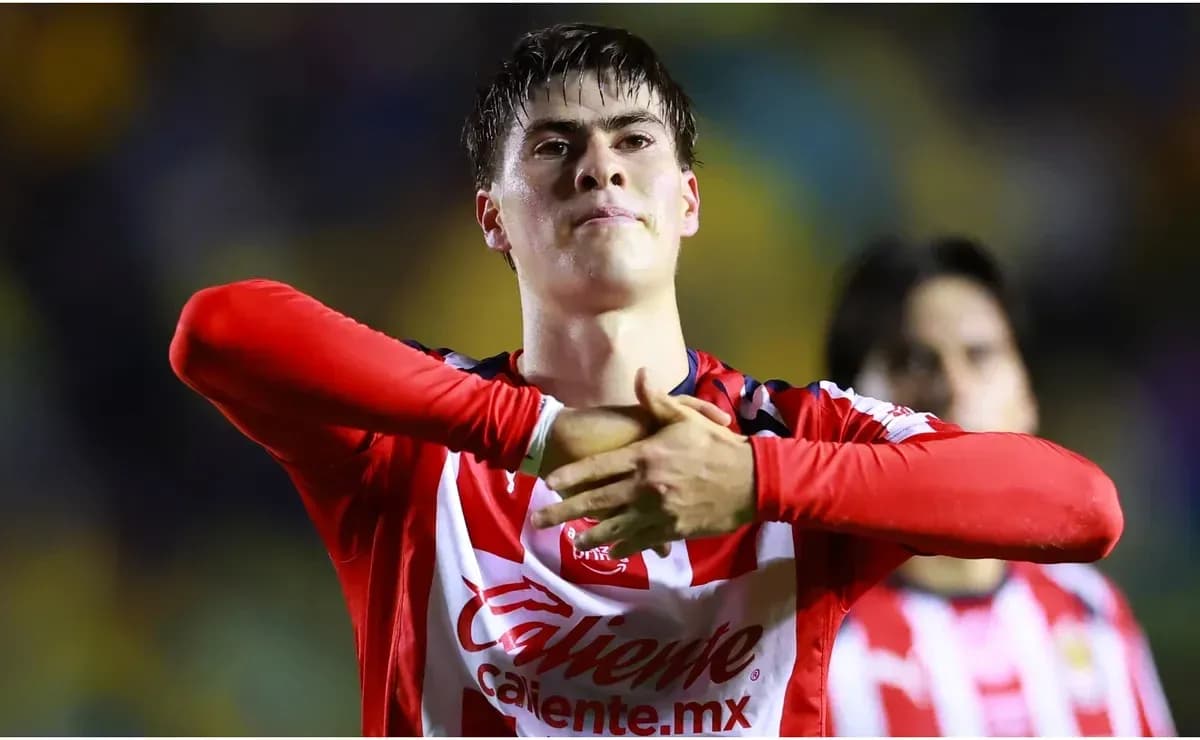 Jugador de Chivas celebrando un gol