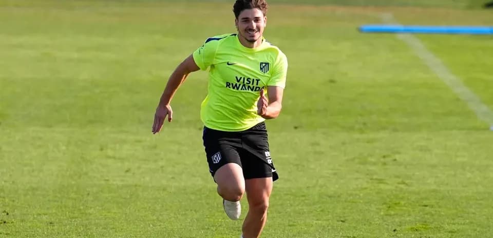Jugador de Atlético de Madrid corriendo en entrenamiento