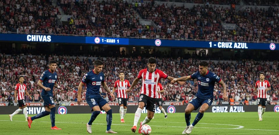 Chivas vs Cruz Azul: Duelo Crucial en las Eliminatorias de la Liga MX