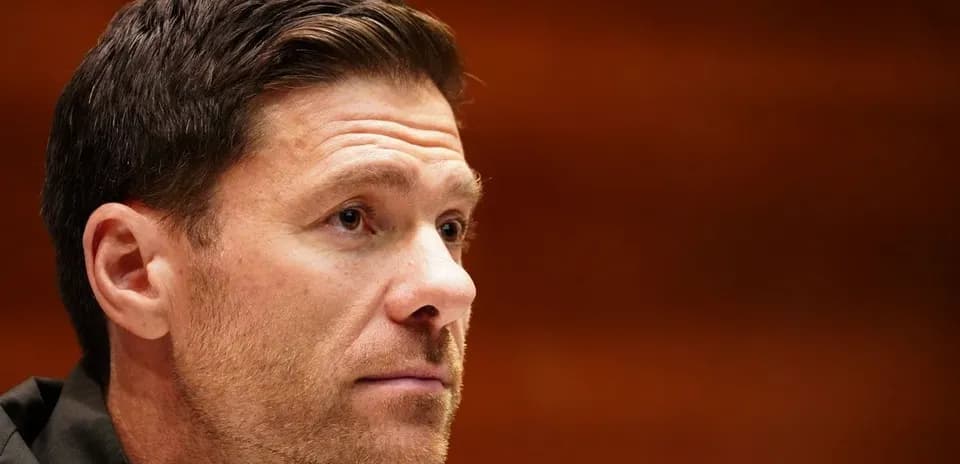 Persona en primer plano durante una conferencia