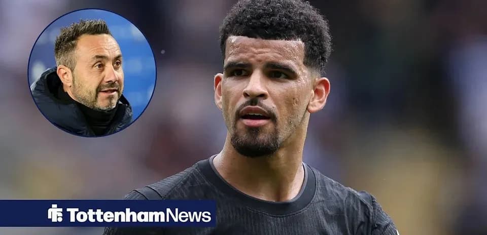 Jugador de Tottenham en primer plano con entrenador en círculo