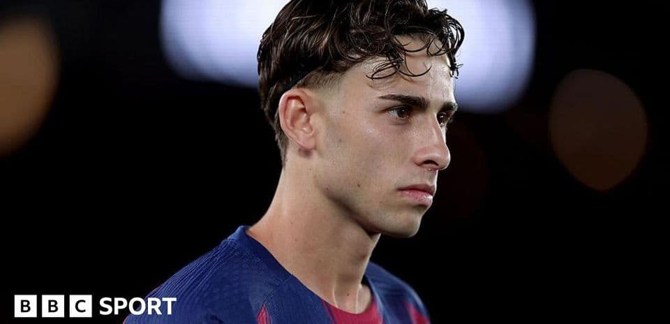 Jugador con camiseta del Barcelona en primer plano