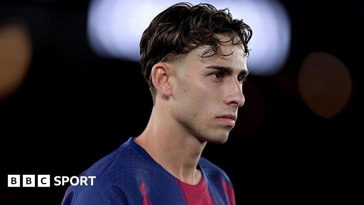 Jugador con camiseta del Barcelona en primer plano