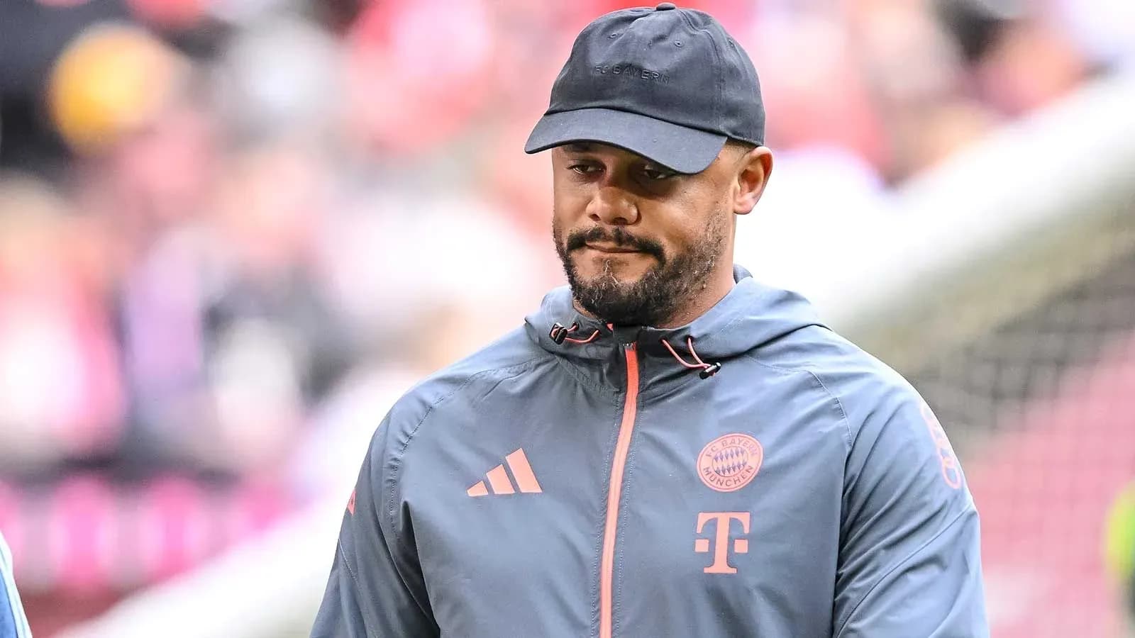 Entrenador de Bayern München en el campo