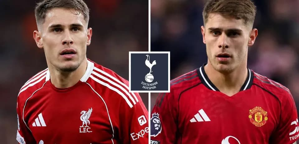 Jugadores de Liverpool y Manchester United en acción