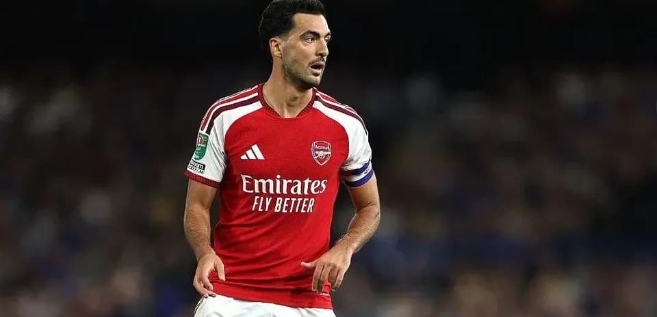 Jugador de Arsenal en acción durante un partido