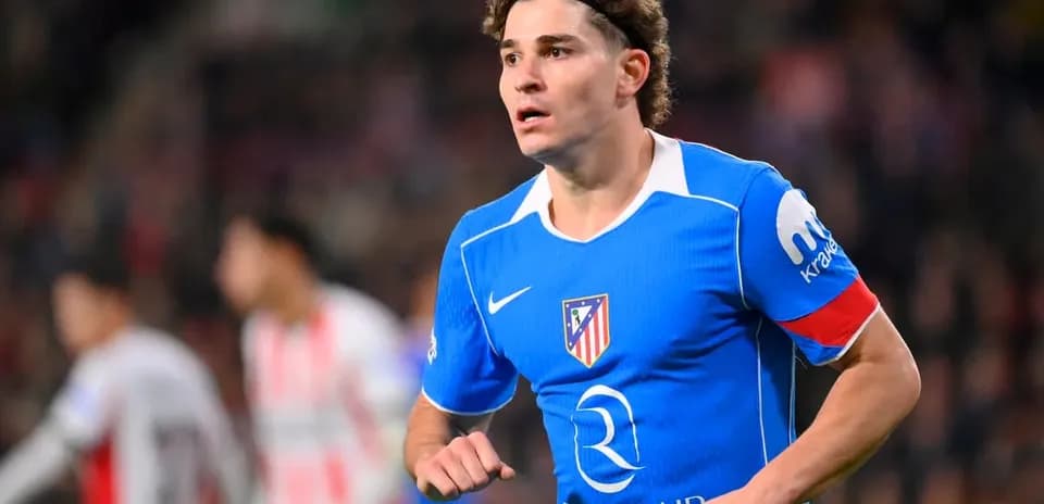 Jugador de Atlético de Madrid en acción durante el partido
