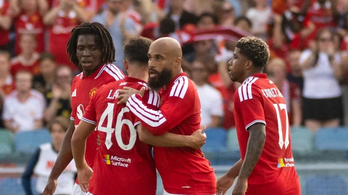 Jugadores de Manchester United celebrando un gol