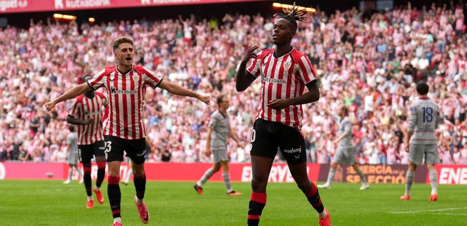 Jugador del Athletic Club celebrando un gol en el estadio