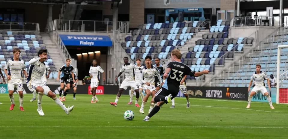 Jugadores de Minnesota United II en acción