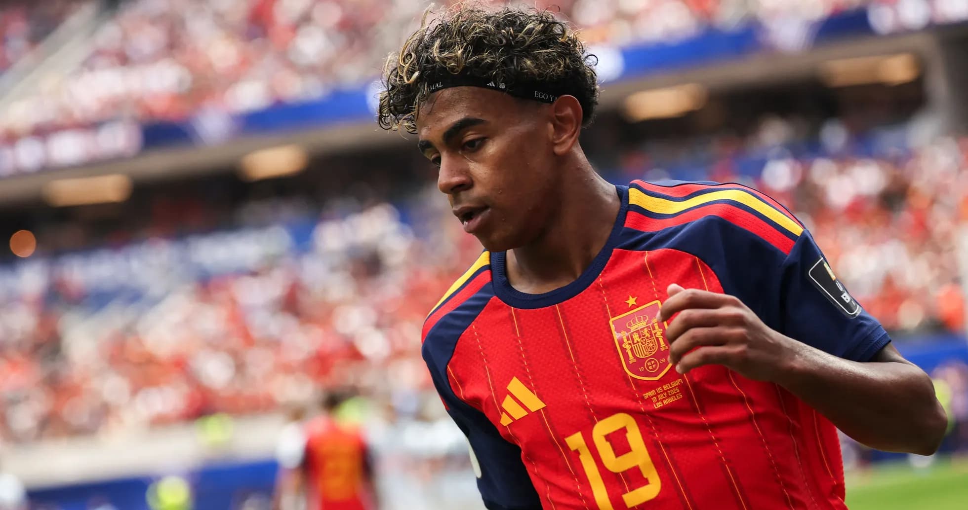 Jugador de España corriendo durante el partido