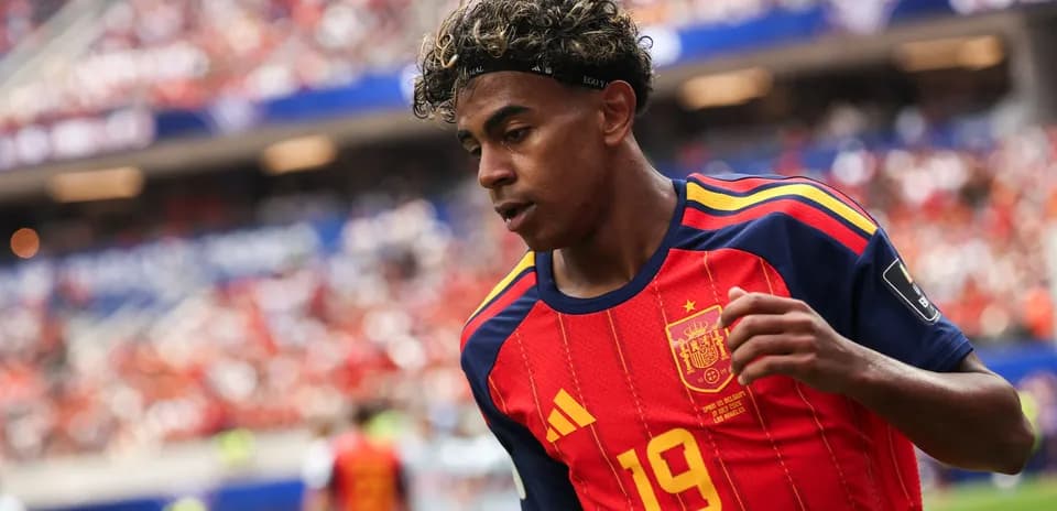 Jugador de España corriendo durante el partido