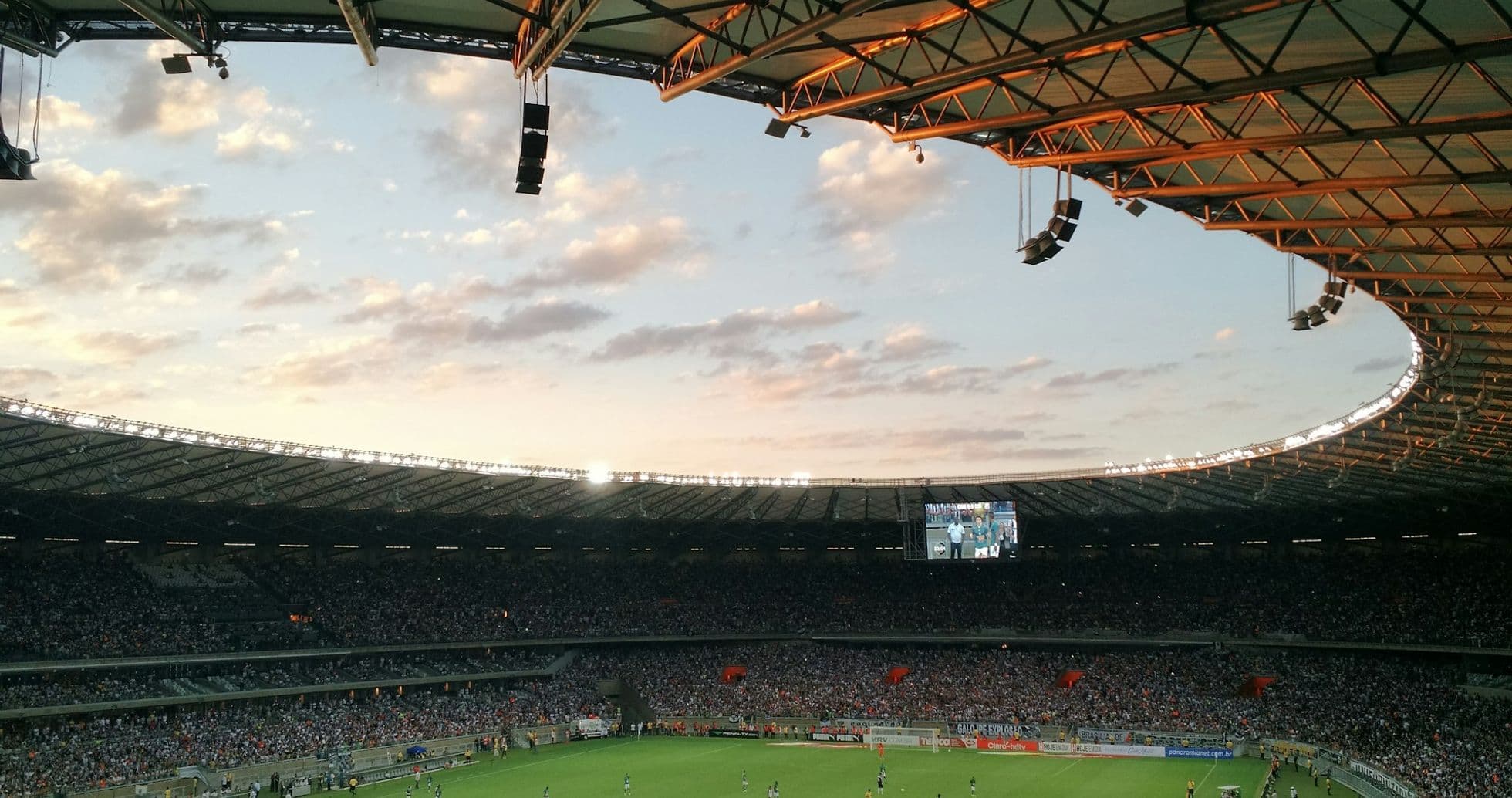 Bologna sorprende a Napoli con victoria contundente en el Stadio Renato Dall'Ara.jpg