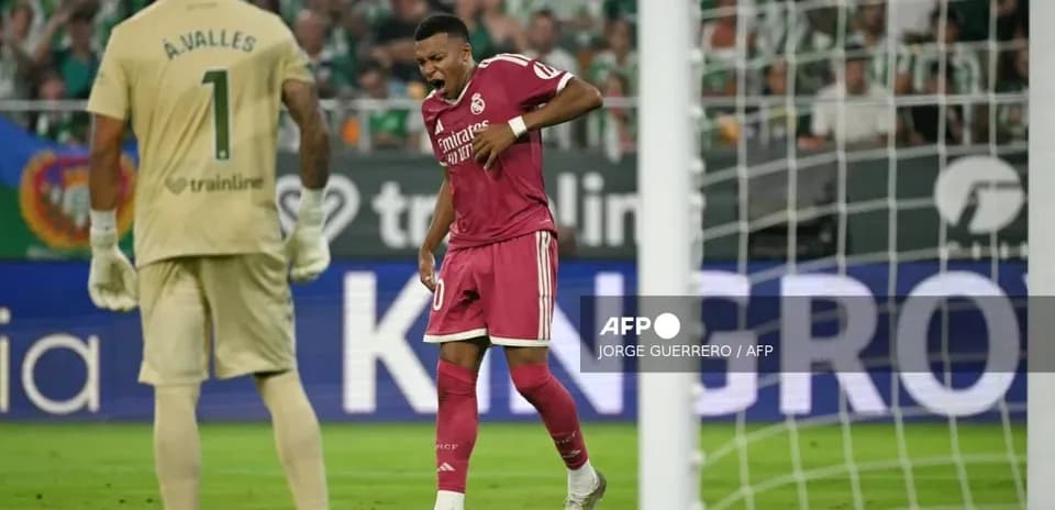 Jugador de Real Madrid se duele tras jugada