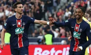 Jugadores del PSG celebrando un gol juntos