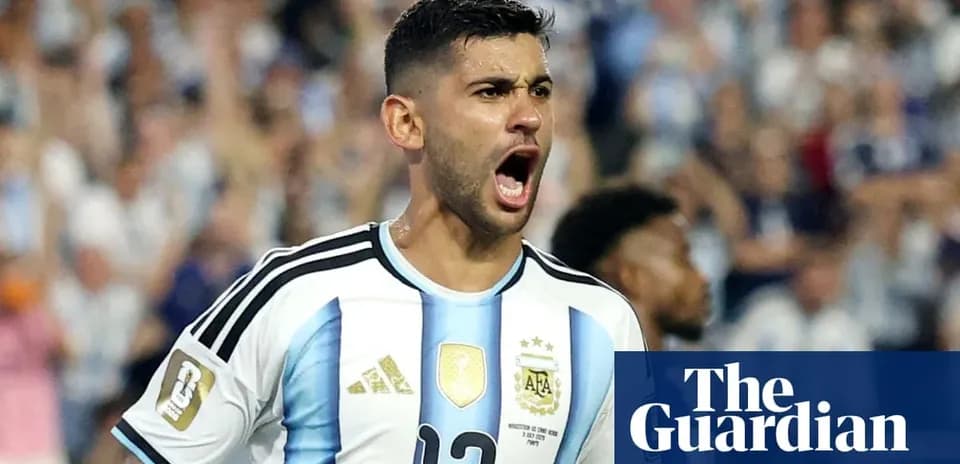 Jugador argentino celebrando en un partido de fútbol