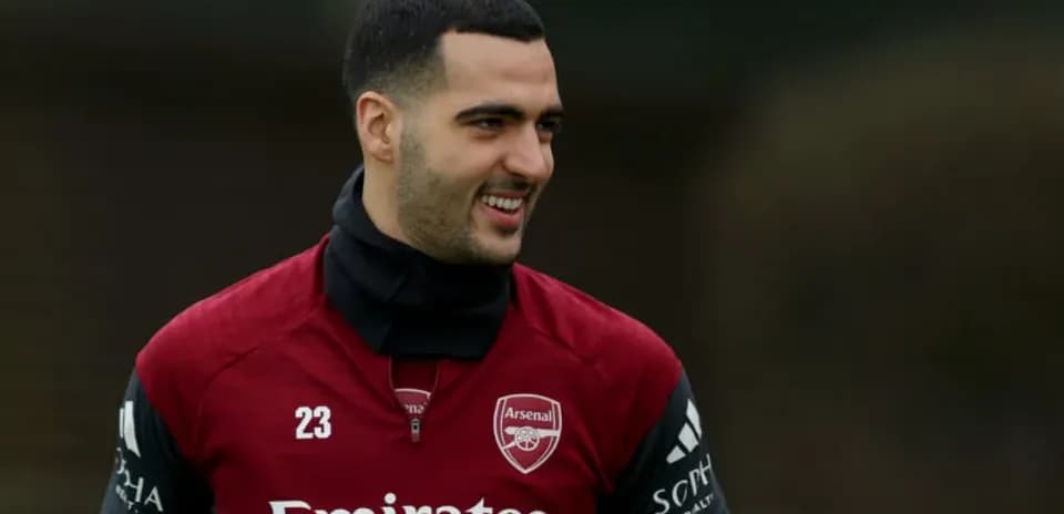 Jugador de Arsenal entrenando en sesión de práctica