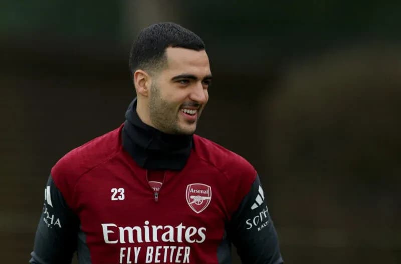Jugador de Arsenal entrenando en sesión de práctica