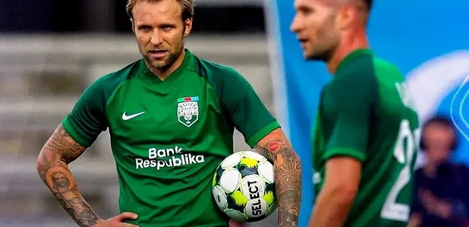 Jugadores de Sabah FA en entrenamiento
