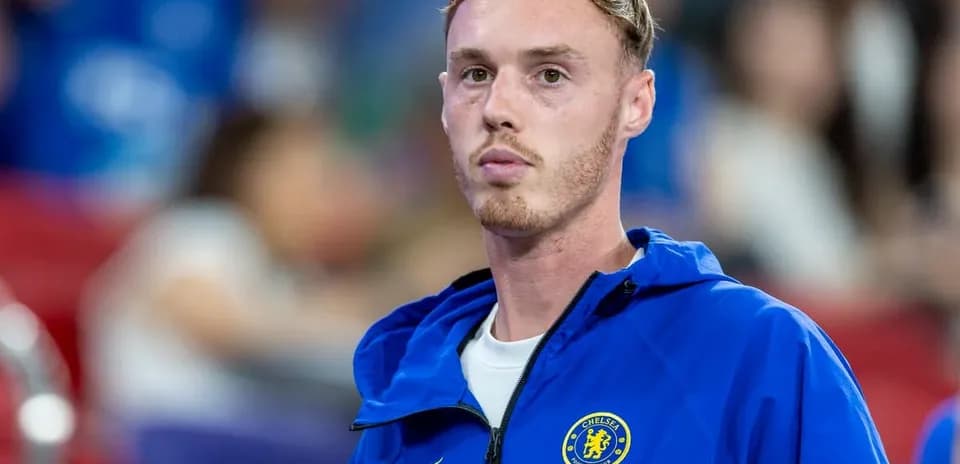 Jugador de Chelsea en el banquillo durante partido