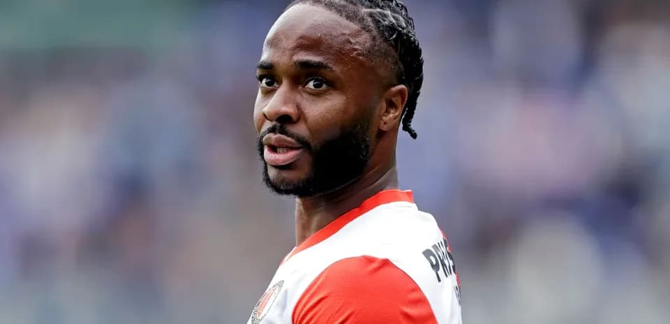 Jugador con camiseta de Feyenoord en el campo