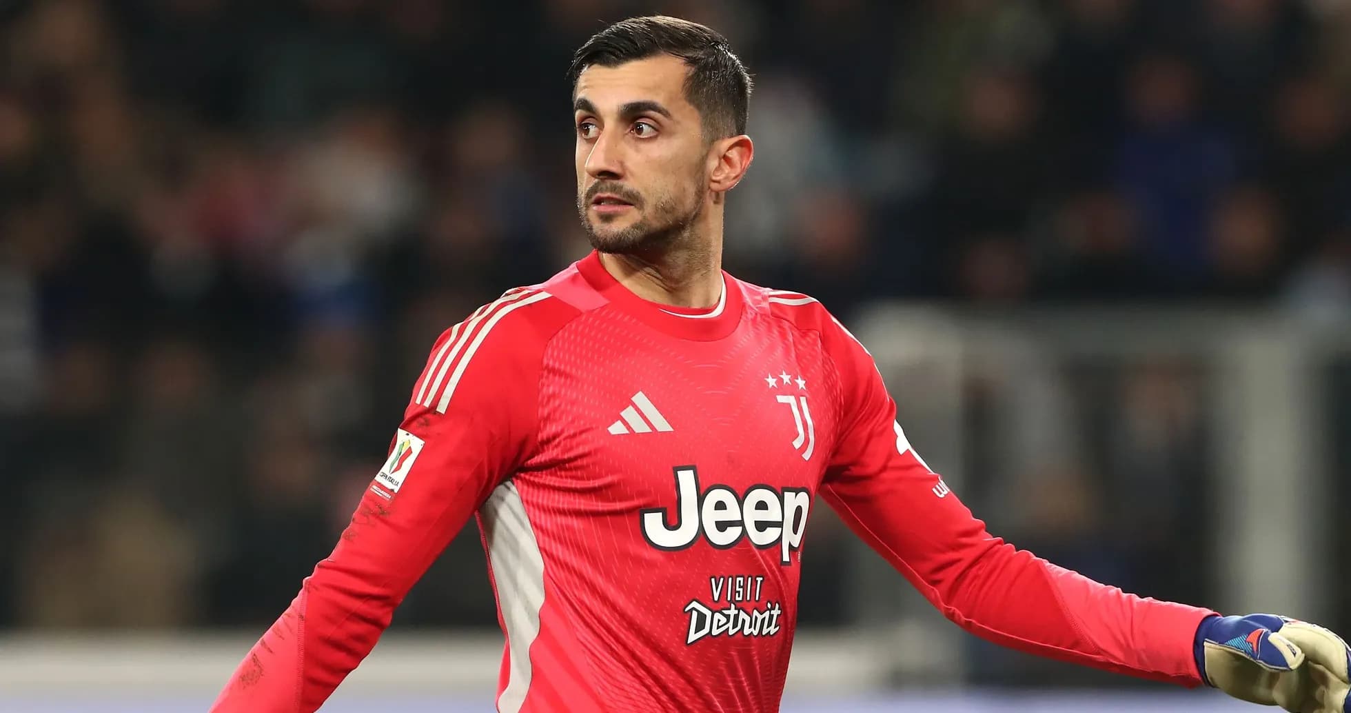 Portero de la Juventus en acción durante el partido