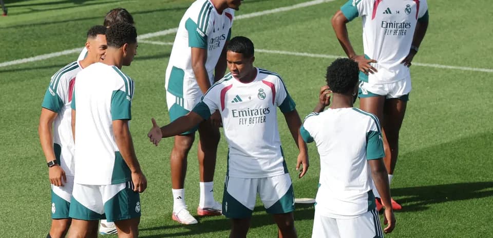 Jugadores de Real Madrid en sesión de entrenamiento