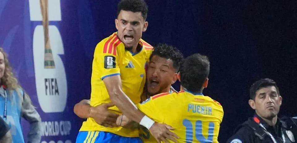 Jugadores de Colombia celebrando un gol en partido