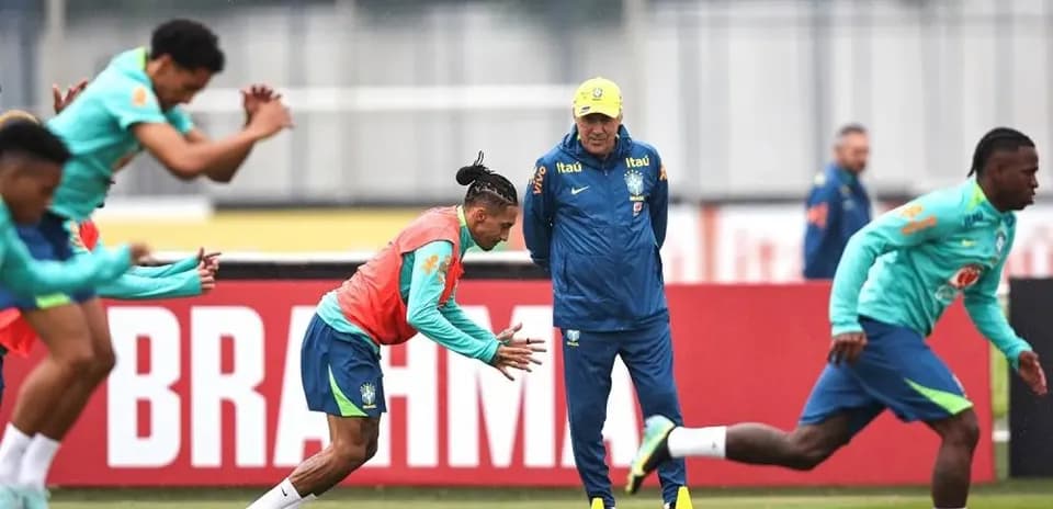 Entrenamiento de jugadores de Brasil antes del partido