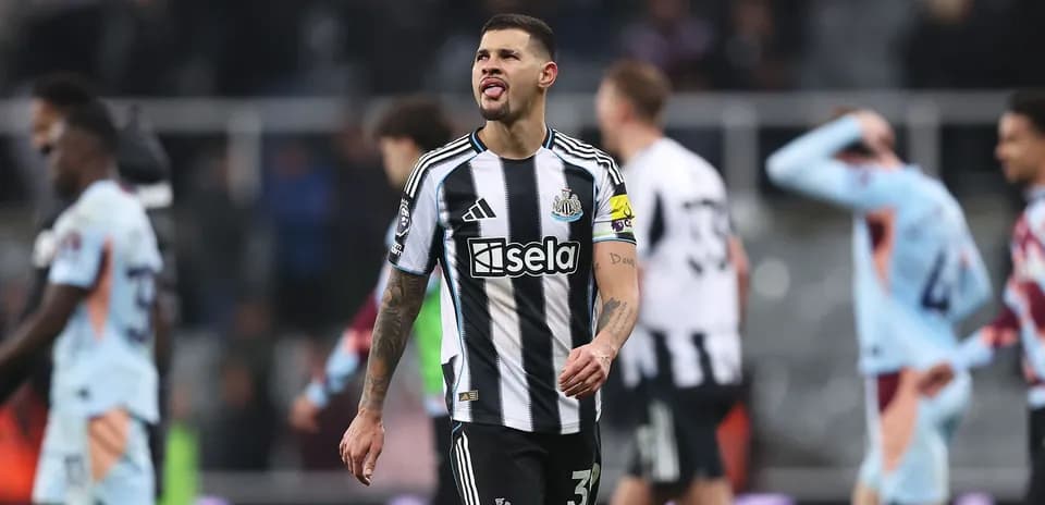 Jugador de Newcastle caminando tras el partido