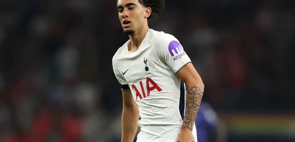 Jugador de Tottenham en acción durante un partido