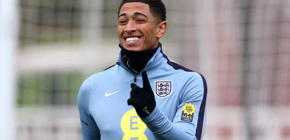 Jugador sonriendo durante entrenamiento de Inglaterra