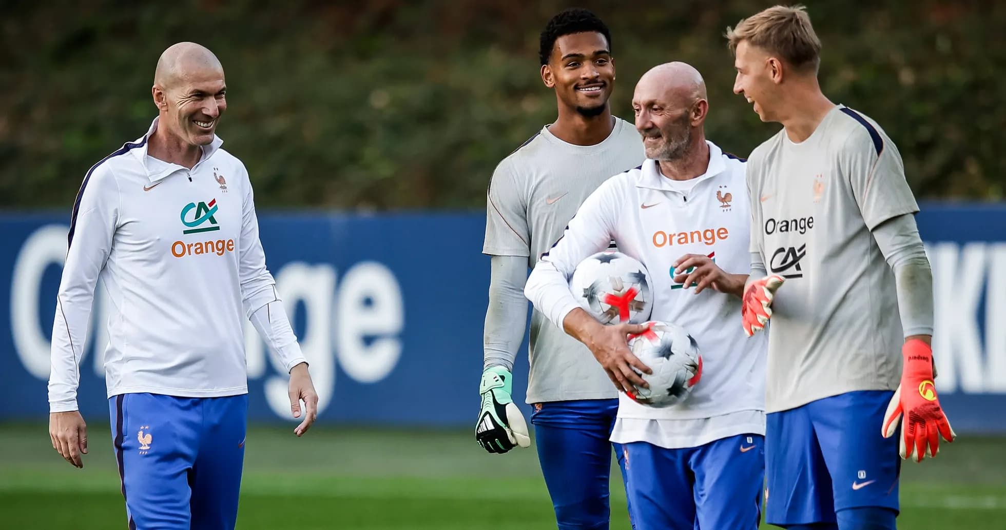 Jugadores de Francia durante sesión de entrenamiento