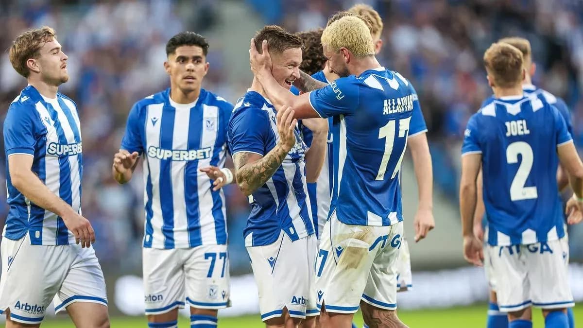 Jugadores de Lech Poznan celebrando un gol