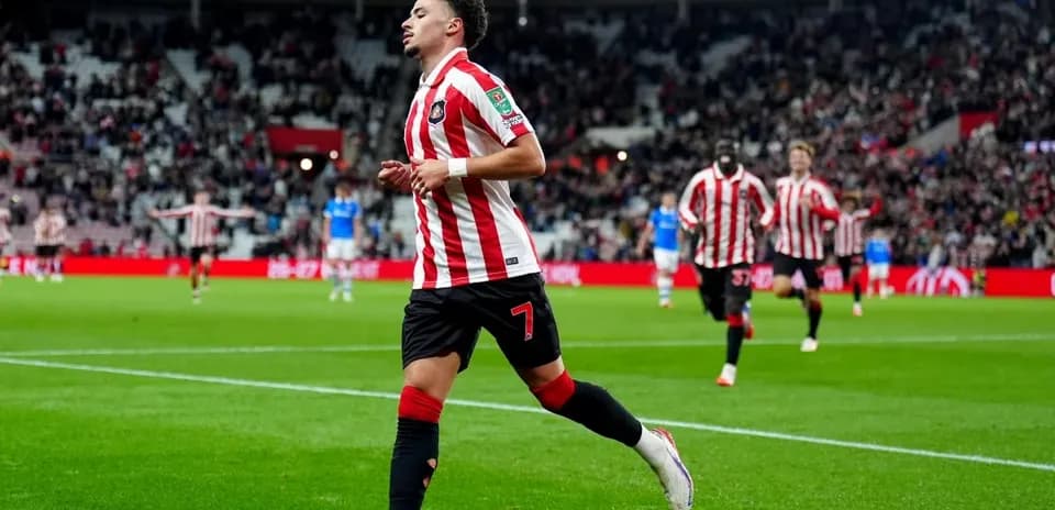 Jugador de Southampton celebrando un gol en el estadio