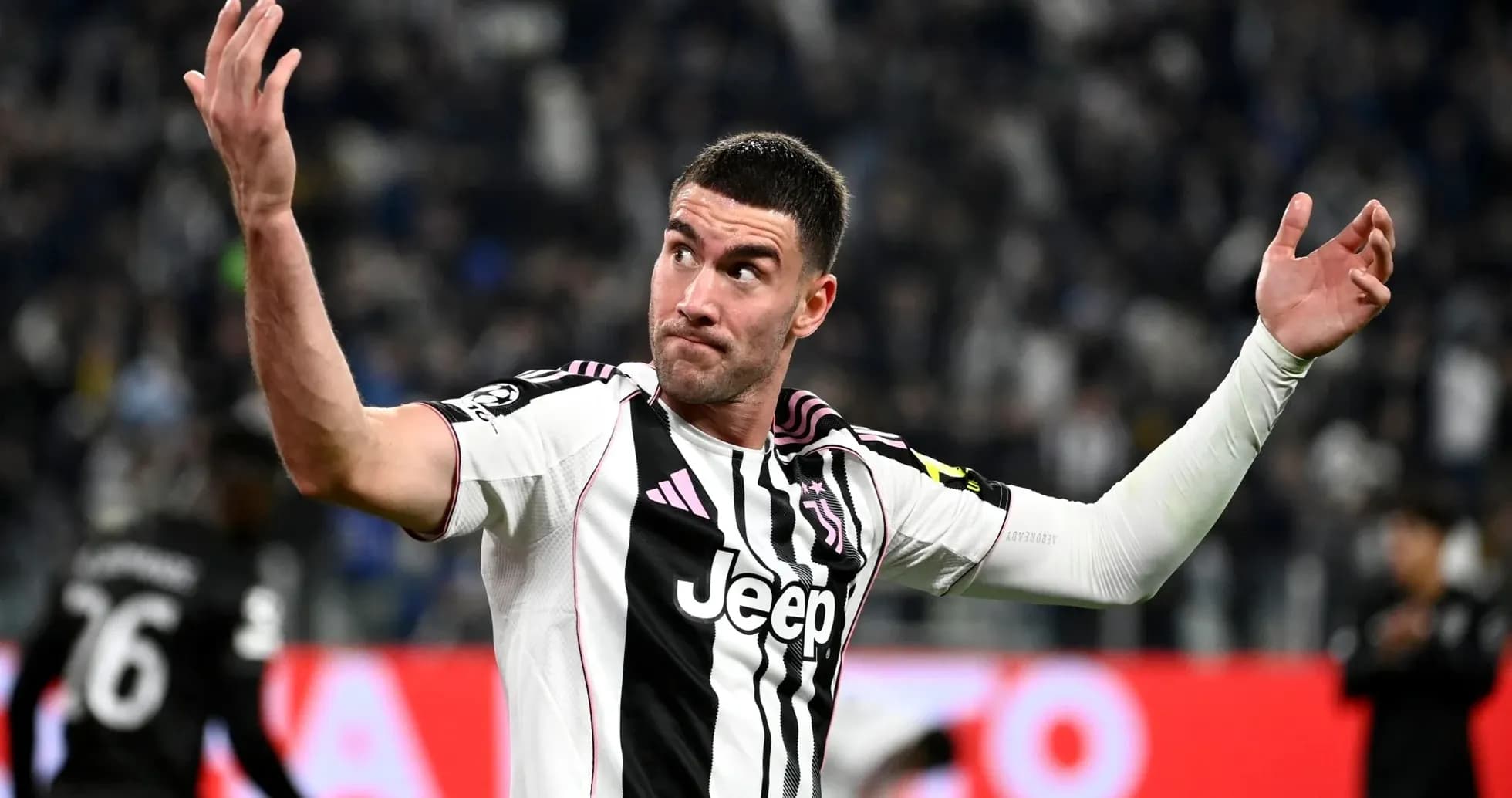 Jugador de Juventus gesticulando durante el partido
