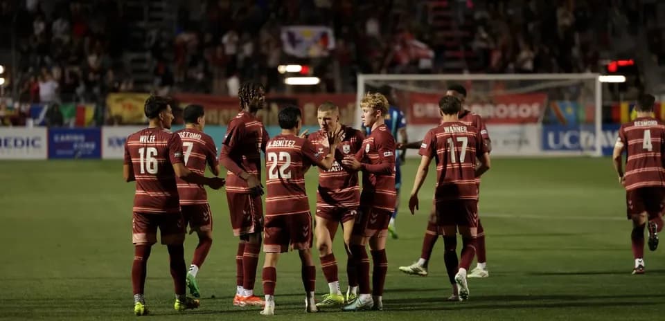 Jugadores de Sacramento Republic celebrando un gol