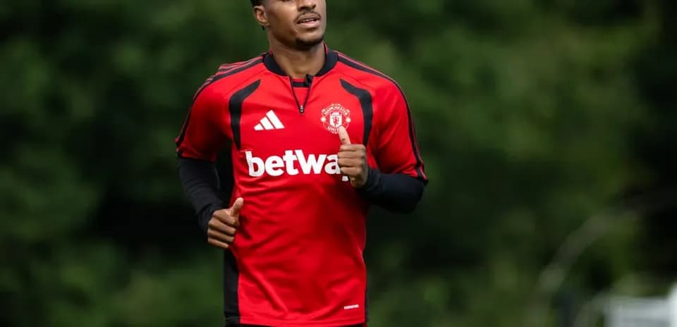 Jugador de Manchester United corriendo en entrenamiento