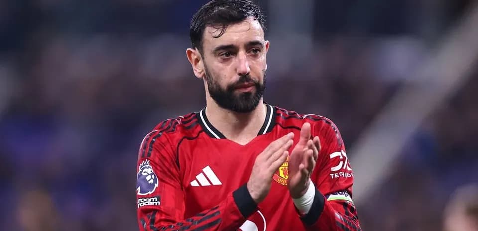 Bruno Fernandes aplaudiendo tras el partido