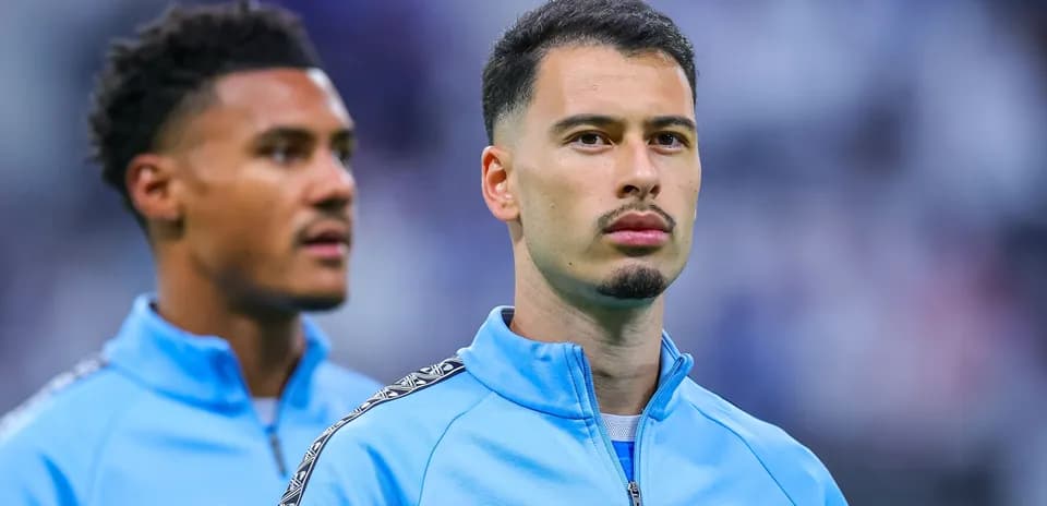Jugadores de fútbol en calentamiento antes del partido