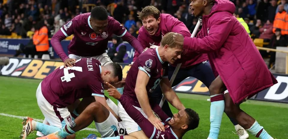 Jugadores de Burnley celebrando un gol